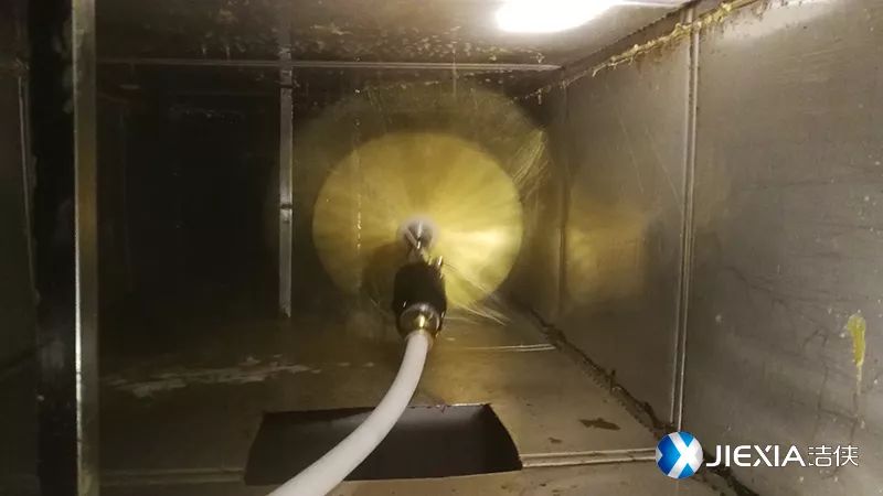 餐厨油烟管道自动化清洗技术，替代人工钻爬管道施工